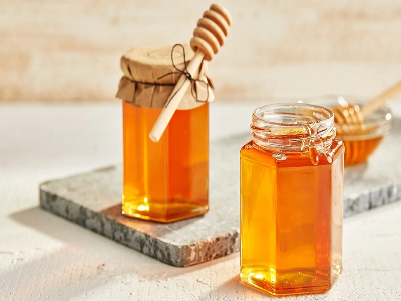 Có nên đựng mật ong trong chai nhựa không?