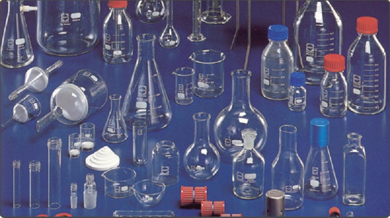 Hướng dẫn cách sử dụng chai lọ đựng hóa chất trong phòng thí nghiệm an toàn